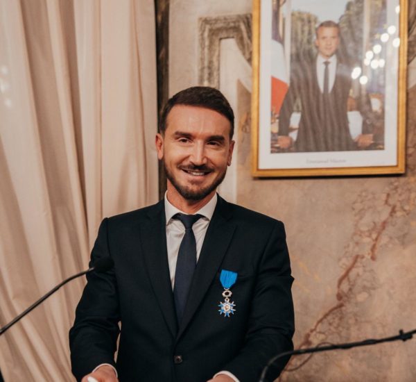 Guillaume Cairou, entrepreneur engagé, décoré  Chevalier de l’Ordre National du Mérite